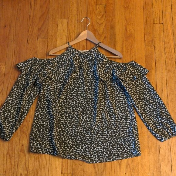 Michael Kors Black and White cold shoulder Blouse - Picture 6 of 8